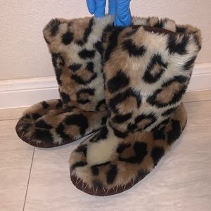 Fluffy Cheetah Boot Slippers 7.5